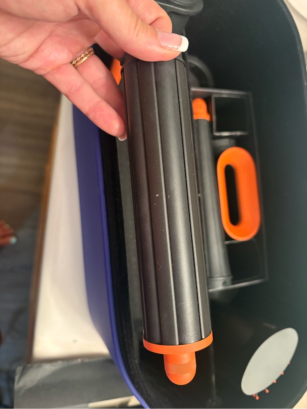 Dyson Airwrap i.d. Multi-Styler in blue and orange - Picture 9 of 12